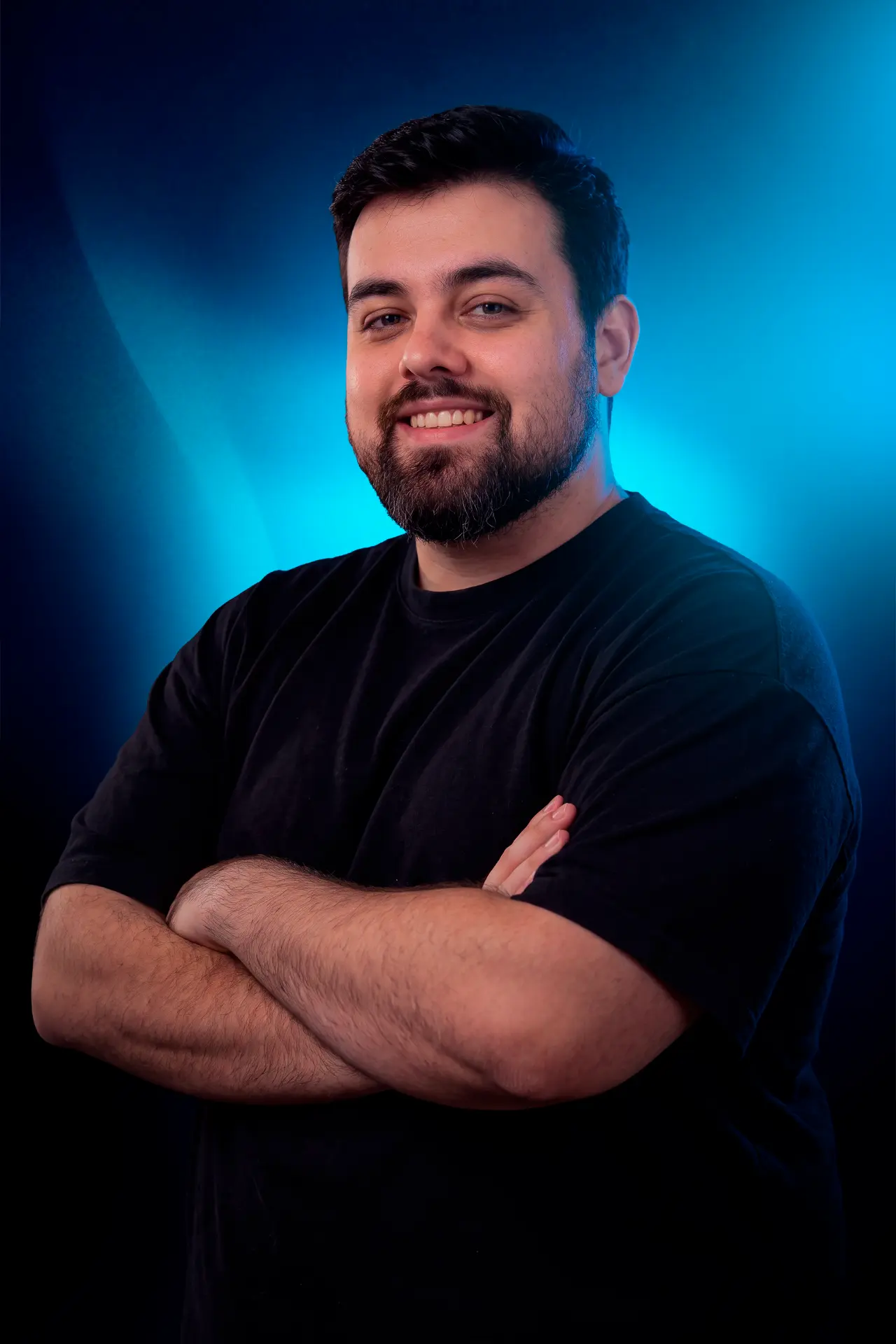 Jhow Antunes, designer e diretor de arte